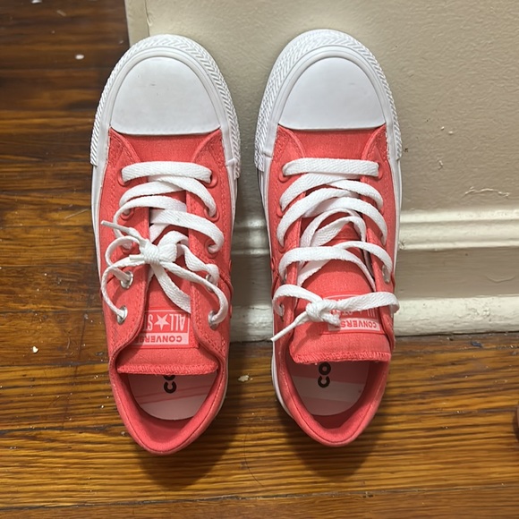 Converse Sneakers/ shoes - Picture 2 of 2